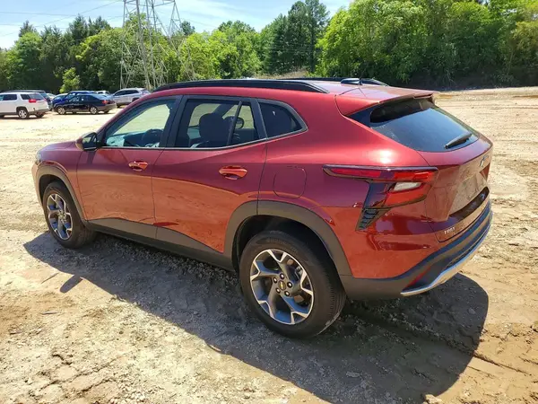 KL77LHE28RC122306 2024 CHEVROLET TRAX - Image 2