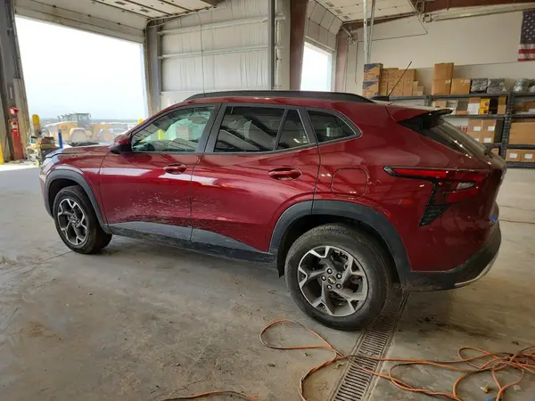 KL77LHE28RC129207 2024 CHEVROLET TRAX - Image 2