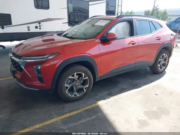 KL77LHE28RC137467 2024 CHEVROLET TRAX - Image 2