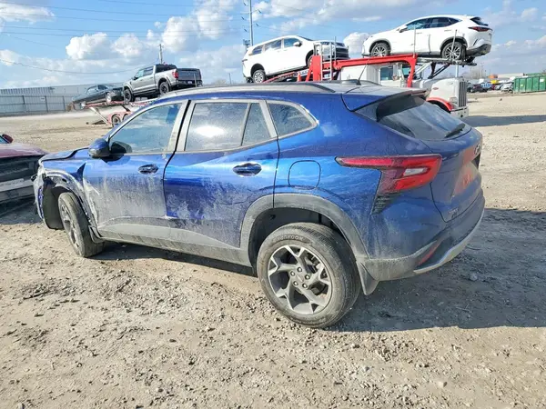 KL77LHE28RC138585 2024 CHEVROLET TRAX - Image 2