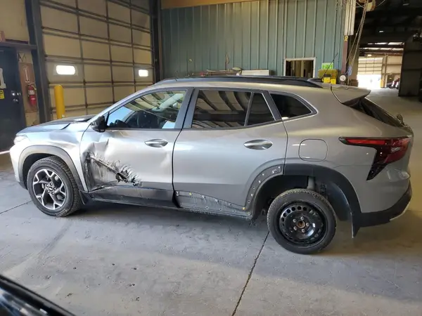 KL77LHE28RC149084 2024 CHEVROLET TRAX - Image 2