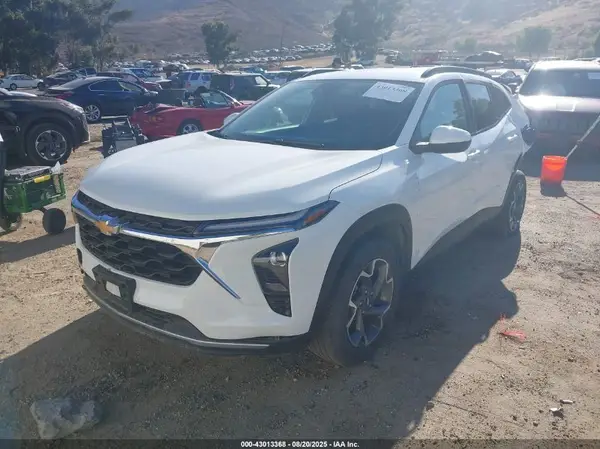 KL77LHE28RC155161 2024 CHEVROLET TRAX - Image 2