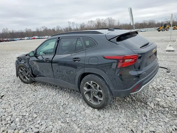 KL77LHE28RC158741 2024 CHEVROLET TRAX - Image 2