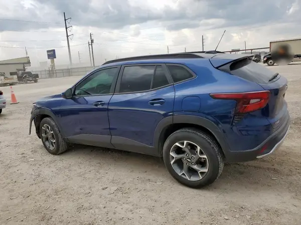 KL77LHE28RC158965 2024 CHEVROLET TRAX - Image 2