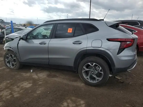 KL77LHE28RC186202 2024 CHEVROLET TRAX - Image 2