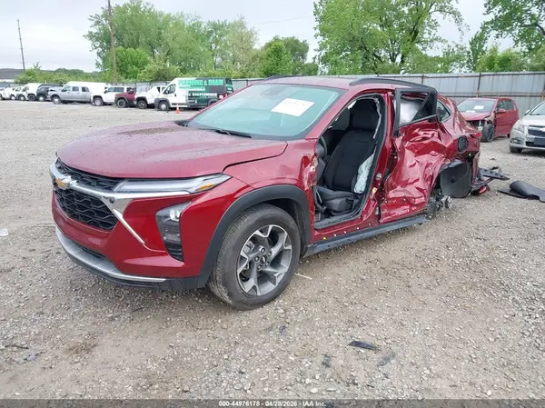 KL77LHE28RC202608 2024 CHEVROLET TRAX - Image 2