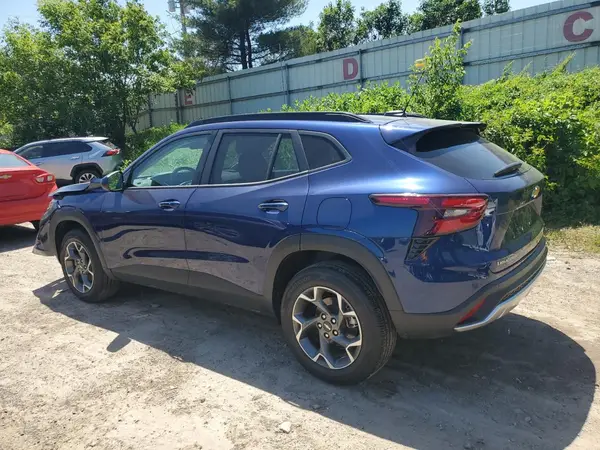 KL77LHE28RC215634 2024 CHEVROLET TRAX - Image 2