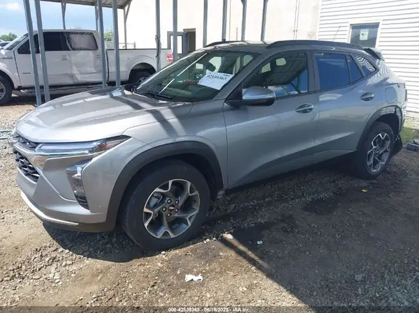 KL77LHE28RC221692 2024 CHEVROLET TRAX - Image 2