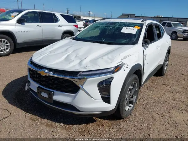 KL77LHE28RC236564 2024 CHEVROLET TRAX - Image 2