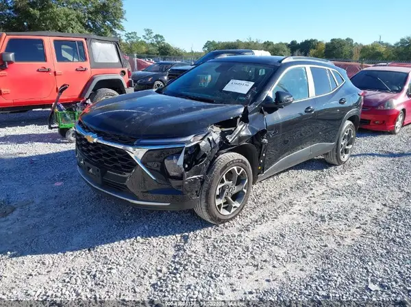 KL77LHE28RC238976 2024 CHEVROLET TRAX - Image 2