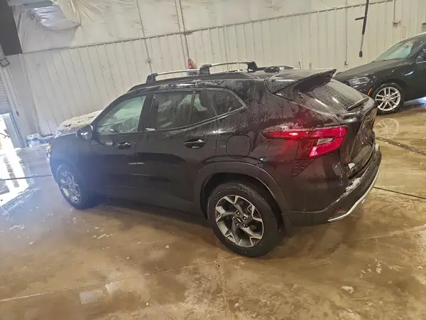 KL77LHE28RC245801 2024 CHEVROLET TRAX - Image 2