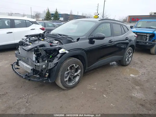 KL77LHE28TC083806 2026 CHEVROLET TRAX - Image 2