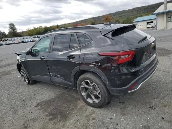 KL77LHE29RC001512 2024 CHEVROLET TRAX - Image 2