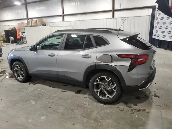 KL77LHE29RC007701 2024 CHEVROLET TRAX - Image 2