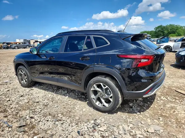 KL77LHE29RC024692 2024 CHEVROLET TRAX - Image 2