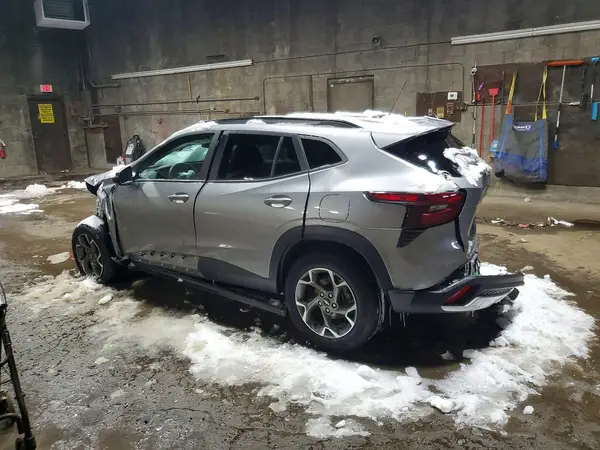 KL77LHE29RC025258 2024 CHEVROLET TRAX - Image 2