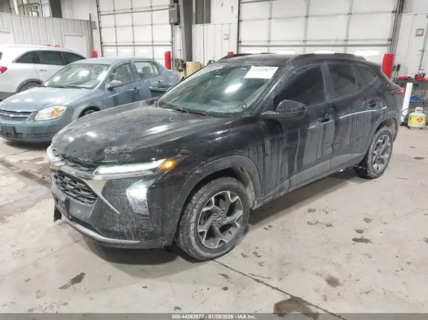 KL77LHE29RC055358 2024 CHEVROLET TRAX - Image 2