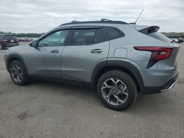 KL77LHE29RC061869 2024 CHEVROLET TRAX - Image 2