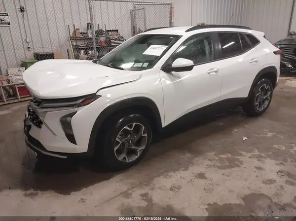 KL77LHE29RC065873 2024 CHEVROLET TRAX - Image 2