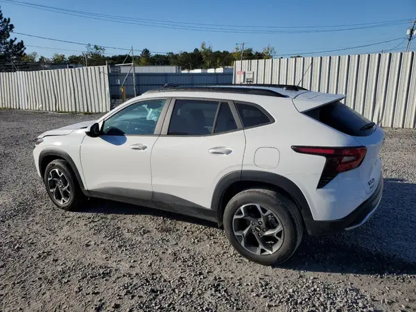 KL77LHE29RC074511 2024 CHEVROLET TRAX - Image 2
