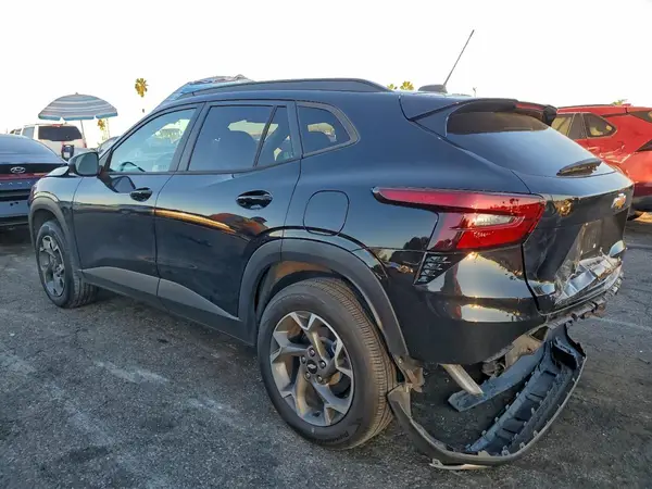 KL77LHE29RC082043 2024 CHEVROLET TRAX - Image 2