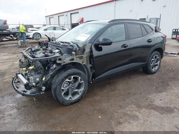 KL77LHE29RC083886 2024 CHEVROLET TRAX - Image 2