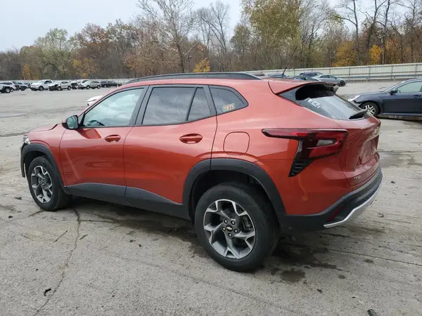 KL77LHE29RC119821 2024 CHEVROLET TRAX - Image 2