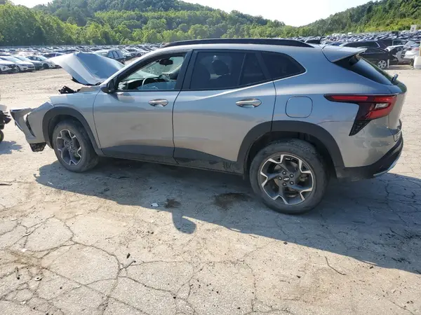 KL77LHE29RC125246 2024 CHEVROLET TRAX - Image 2