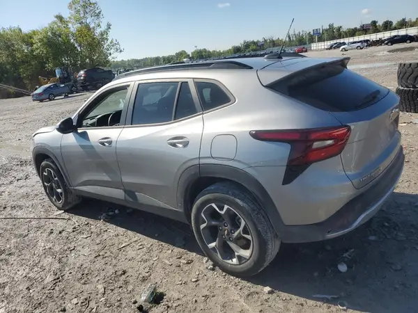 KL77LHE29RC133895 2024 CHEVROLET TRAX - Image 2