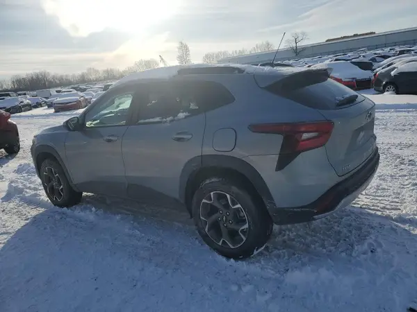 KL77LHE29RC135162 2024 CHEVROLET TRAX - Image 2