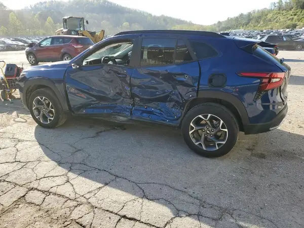 KL77LHE29RC138613 2024 CHEVROLET TRAX - Image 2