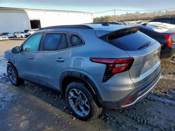 KL77LHE29RC153743 2024 CHEVROLET TRAX - Image 2