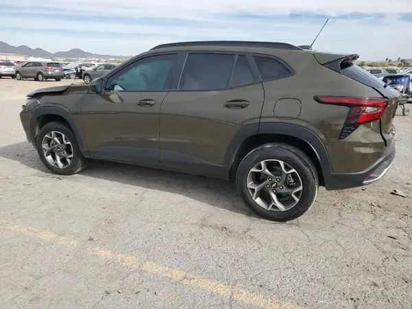 KL77LHE29RC206909 2024 CHEVROLET TRAX - Image 2