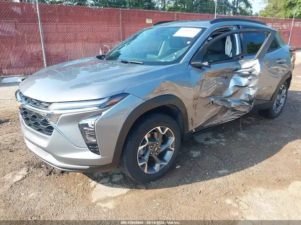 KL77LHE29RC219823 2024 CHEVROLET TRAX - Image 2