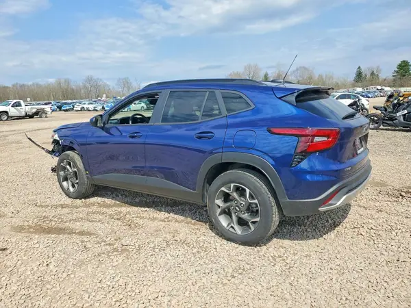 KL77LHE29RC225220 2024 CHEVROLET TRAX - Image 2