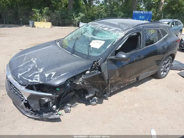 KL77LHE29RC235441 2024 CHEVROLET TRAX - Image 2