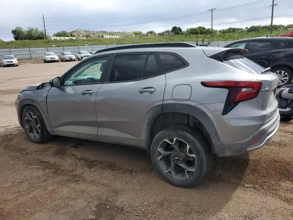 KL77LHE29RC235729 2024 CHEVROLET TRAX - Image 2