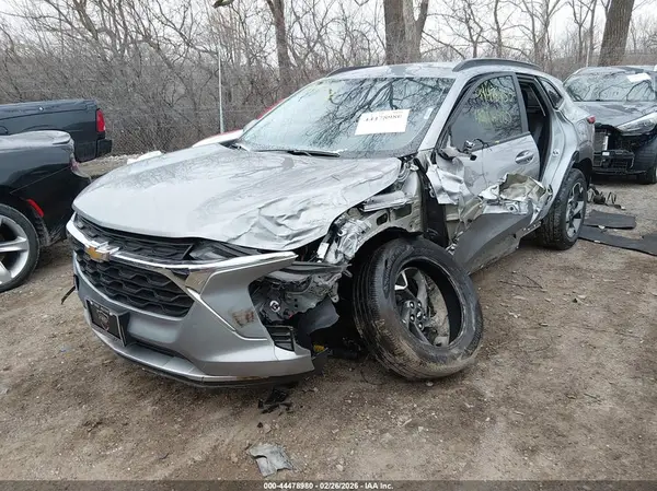 KL77LHE29RC236038 2024 CHEVROLET TRAX - Image 2