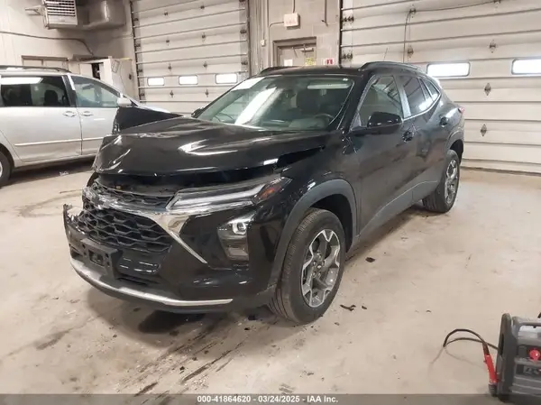 KL77LHE29RC239070 2024 CHEVROLET TRAX - Image 2