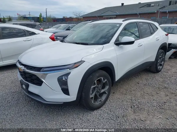 KL77LHE29SC104483 2025 CHEVROLET TRAX - Image 2