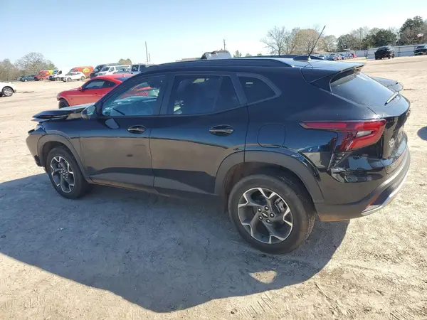KL77LHE2XRC023955 2024 CHEVROLET TRAX - Image 2
