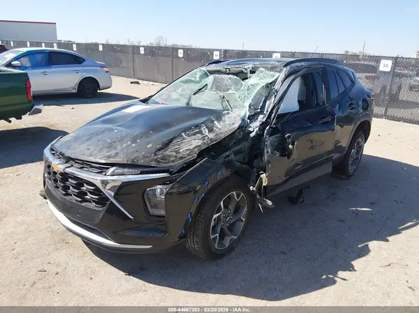 KL77LHE2XRC028802 2024 CHEVROLET TRAX - Image 2