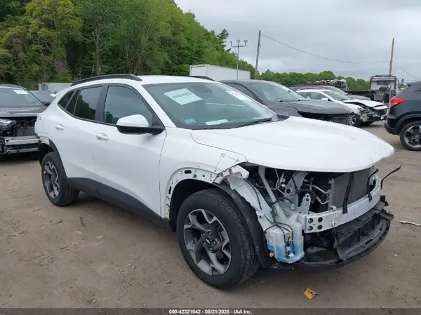 KL77LHE2XRC045597 2024 CHEVROLET TRAX - Image 1