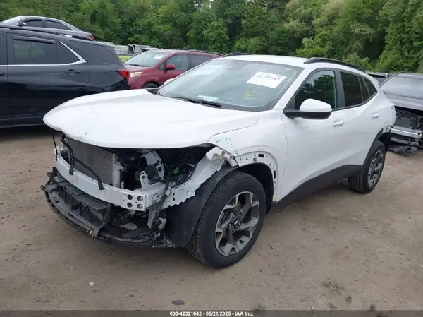 KL77LHE2XRC045597 2024 CHEVROLET TRAX - Image 2