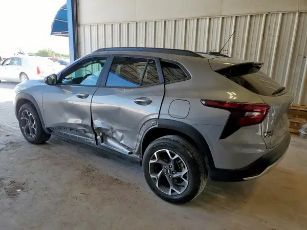 KL77LHE2XRC068149 2024 CHEVROLET TRAX - Image 2