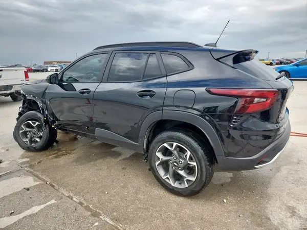 KL77LHE2XRC070838 2024 CHEVROLET TRAX - Image 2