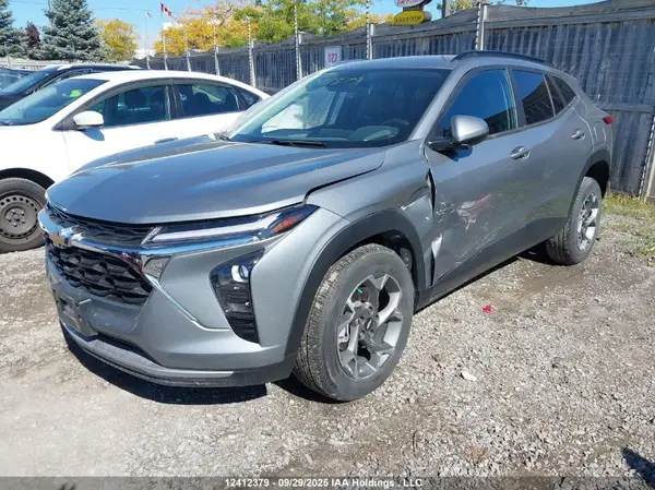 KL77LHE2XRC102672 2024 CHEVROLET TRAX - Image 2