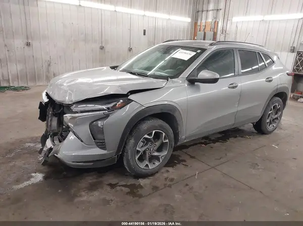 KL77LHE2XRC117334 2024 CHEVROLET TRAX - Image 2