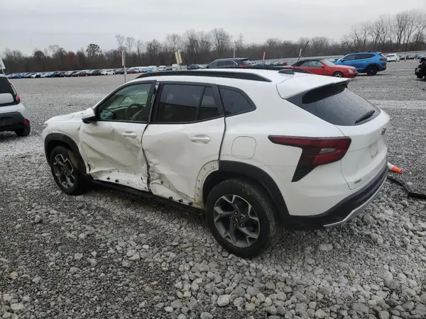 KL77LHE2XRC120234 2024 CHEVROLET TRAX - Image 2