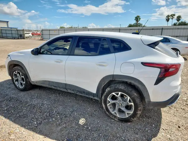 KL77LHE2XRC144341 2024 CHEVROLET TRAX - Image 2